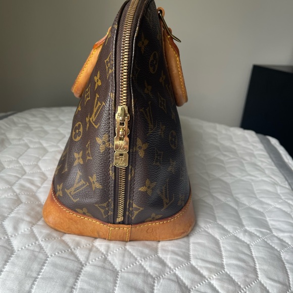 Louis Vuitton Alma Handbag - Picture 7 of 12